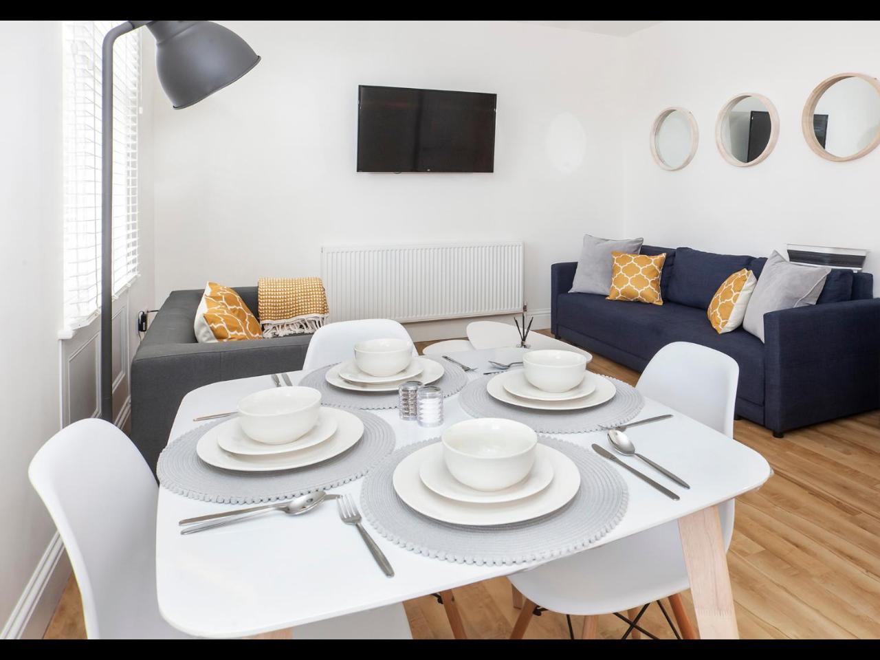 5 Blue Bridge Court * York