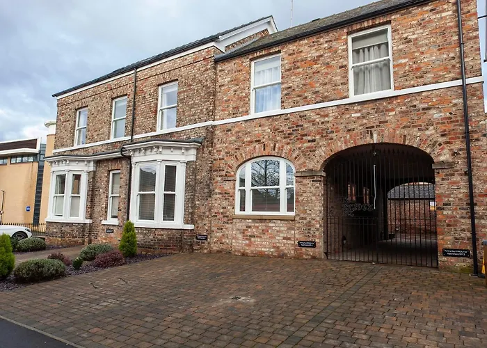 Apartment 5 Blue Bridge Court